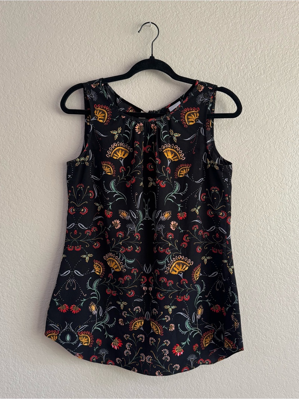 CAbi 3621 Legend Blouse Sleeveless Top Tie Back Black Floral Small